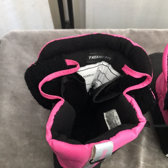 NEW snow Boots By One Step Ahead Kids Size 7 Pink & Black New with Tags - Picture 5 of 11